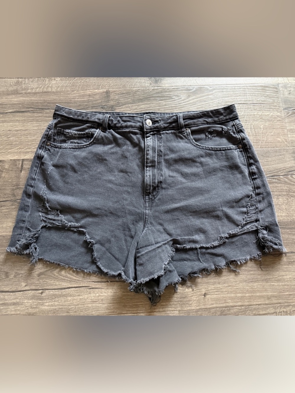 American Eagle Black Distressed Denim Shorts 🖤